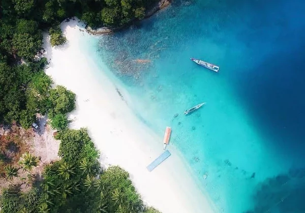 wisata-pulau-teluk-hantu-675d89735c233